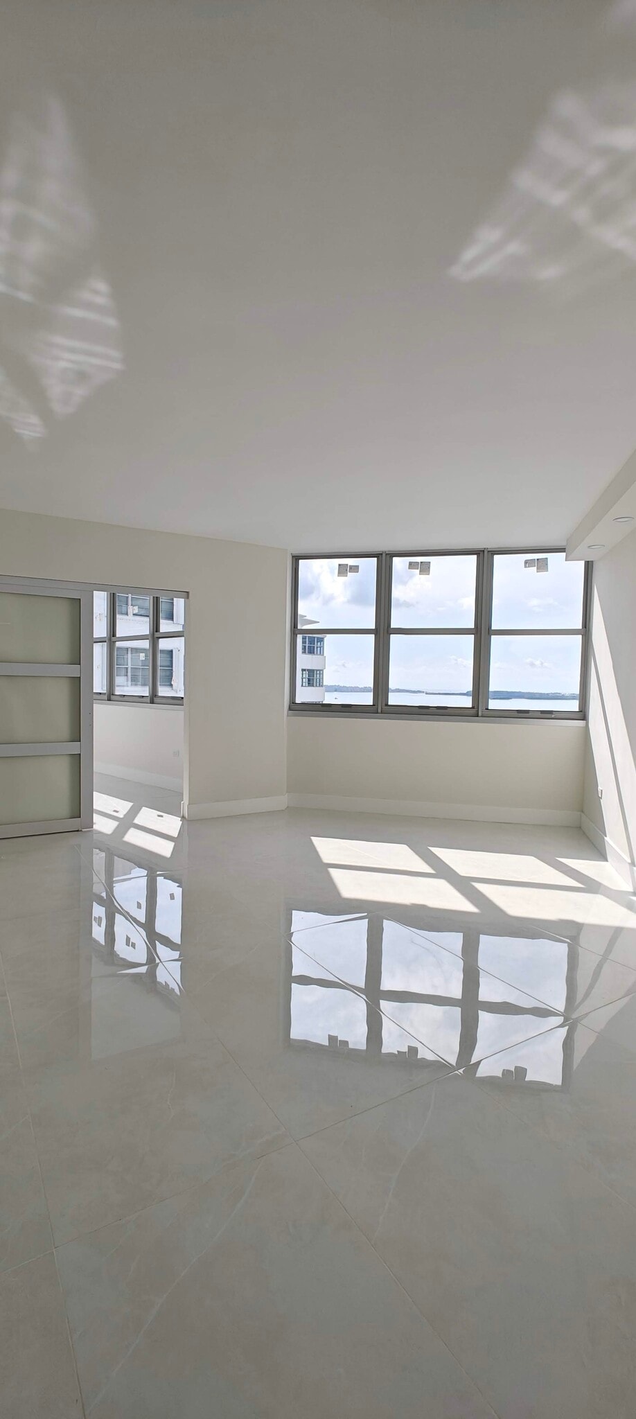 Building Photo - 999 Brickell Bay Dr