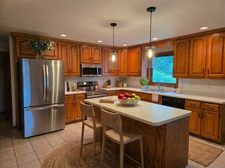 Kitchen with island - W3132 Glenbrooke Ct