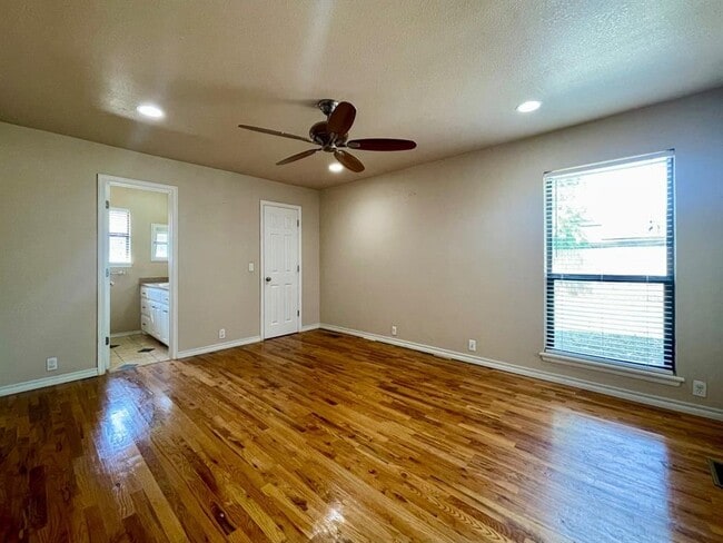 Building Photo - 1319 W Aries Rd