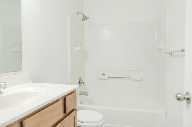 Building Photo - 4385 Empress Dr N