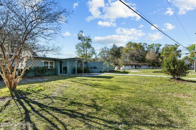 Building Photo - 6204 Commodore Dr