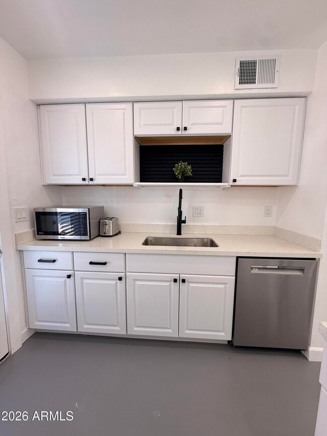 Building Photo - 2708 N Dayton St