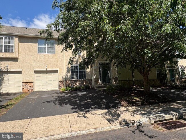 Building Photo - 208 Castle Dr