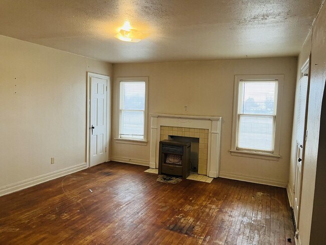 Building Photo - 2-Bedroom unit in Prime Oklahoma City Location
