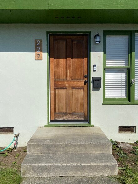 Building Photo - 227 Randolph Way