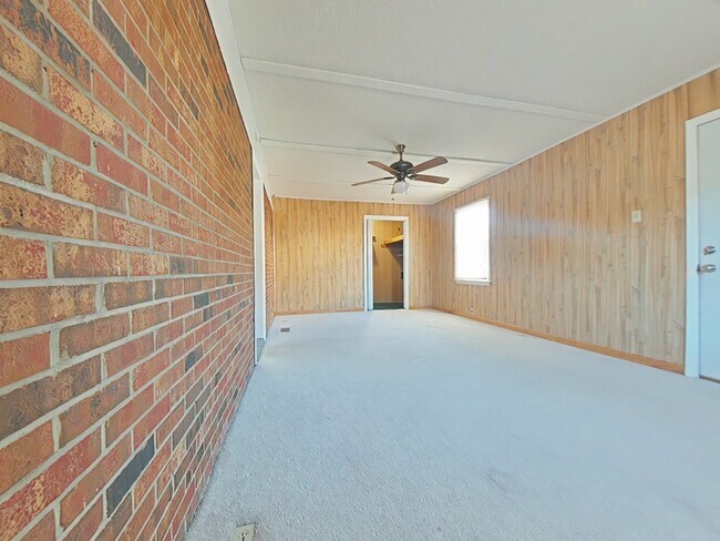 Building Photo - 3320 Forest Lake Dr