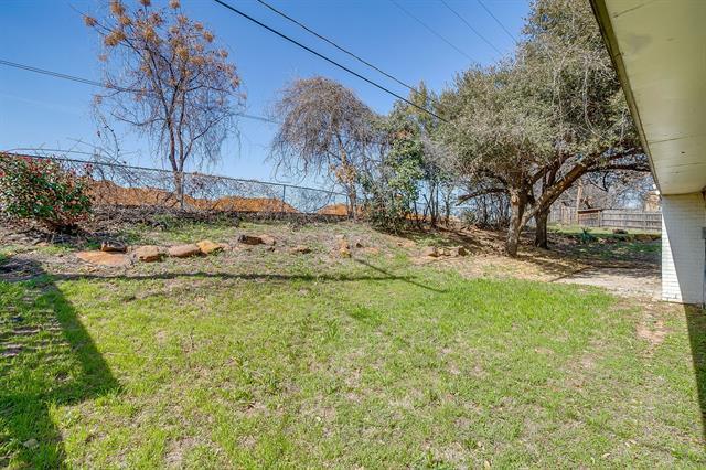 Building Photo - 2017 Garden Oaks Dr