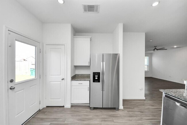 Building Photo - 23415 Pagoda Oak Dr