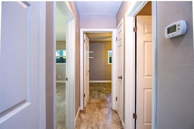 Building Photo - 2074 Greenbriar Blvd