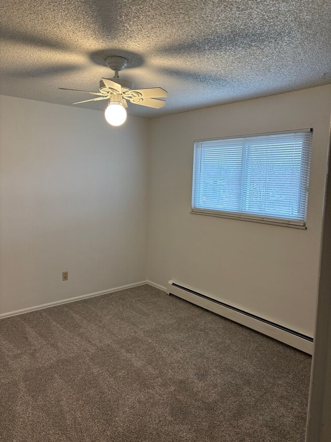 Building Photo - Move in ready unit for rent on Willow Bend!