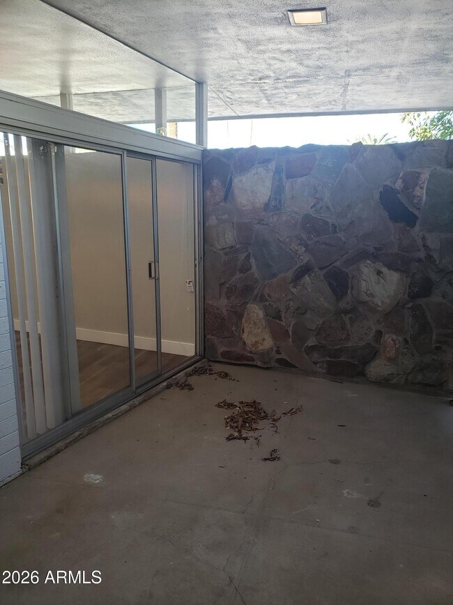 Building Photo - 301 W Medlock Dr