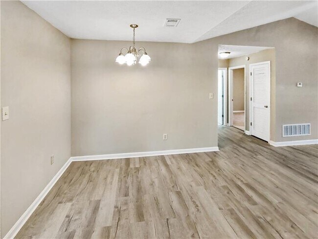 Building Photo - 220 Peach Forest Pl