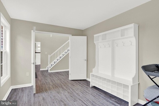 Building Photo - Spacious 4BR House in Lewisberry