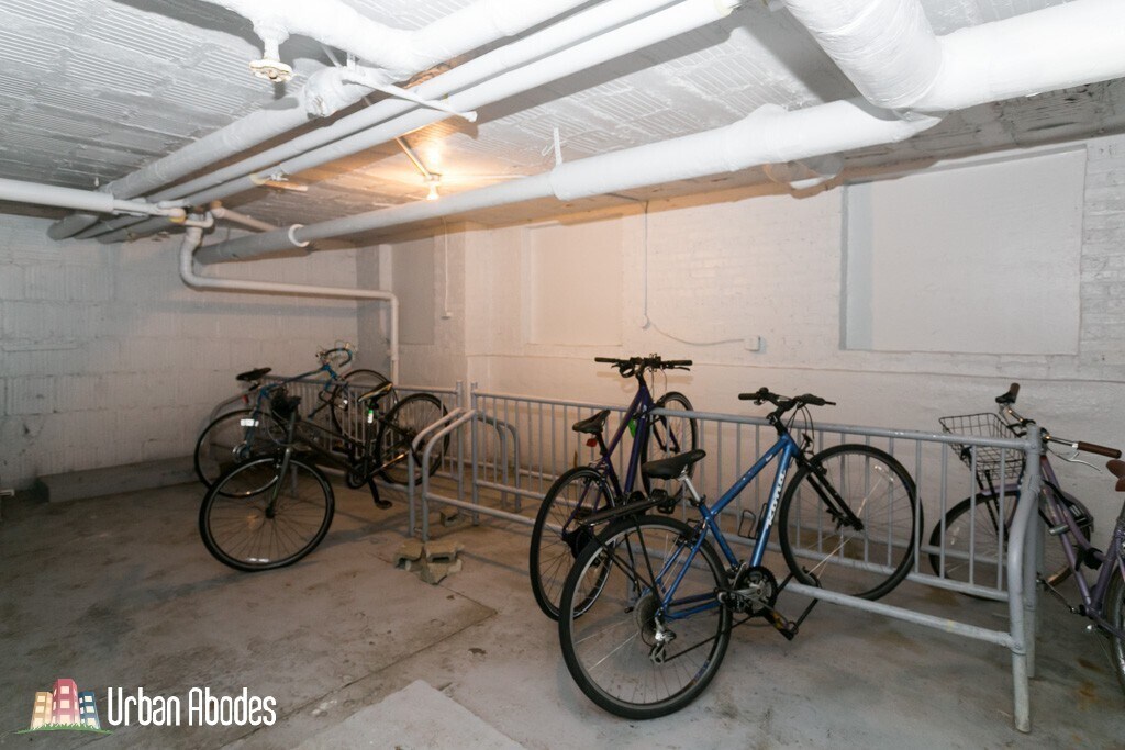 Building Photo - 701 W Belmont Ave