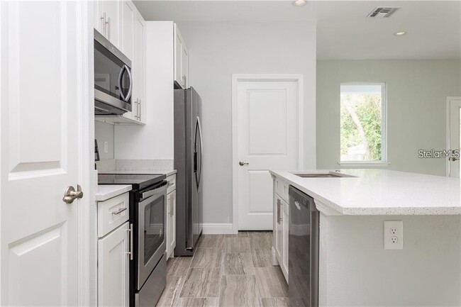 Building Photo - 23 Sawfish Ct