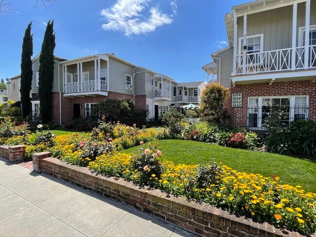 Peaceful garden living - 1054 Masselin Ave