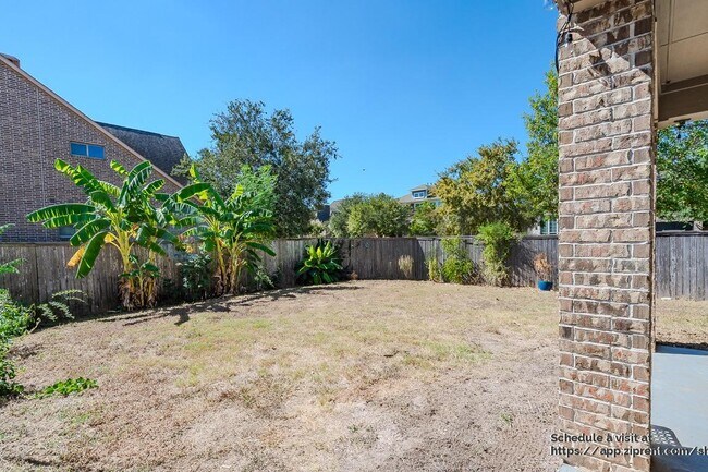 Building Photo - 27115 Downing Park Blvd