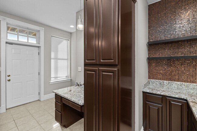 Building Photo - *MOVE IN SPECIAL* High end, 3 bedroom single family home in The Grove!