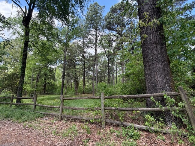 Building Photo - 261 County Rd