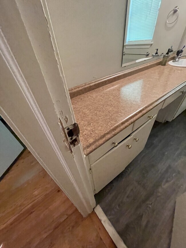 Primary Photo - 7344 Wayne Ave