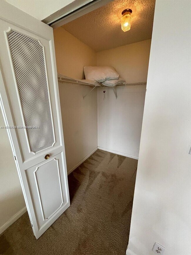 Building Photo - 17011 N Bay Rd