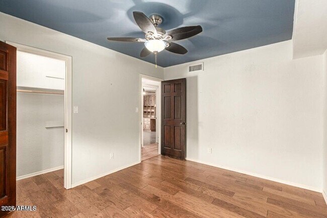 Building Photo - 239 E Aster Dr