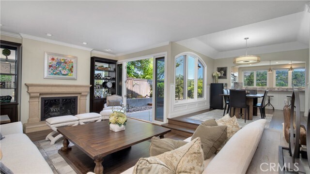 Building Photo - 10 Flintridge