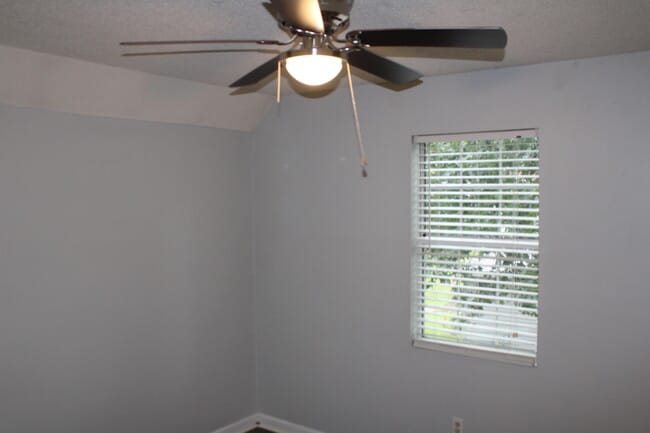 Building Photo - 810 S Willowick Dr