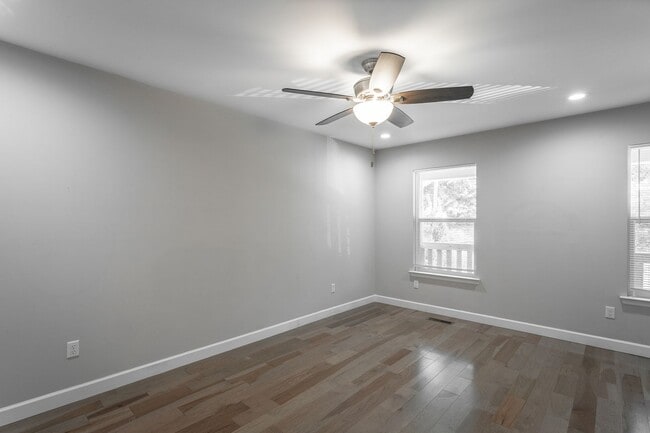Building Photo - 300 W Ridgewood Ave