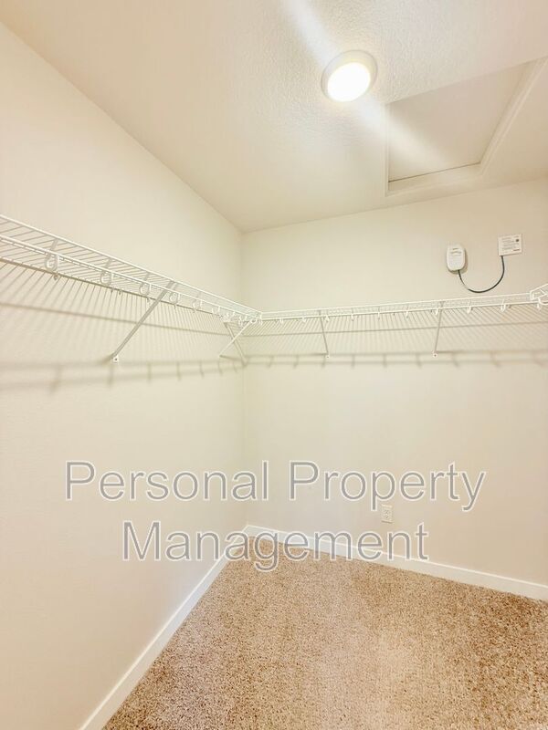 Building Photo - 18010 NE 47th Ave