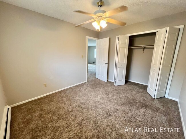 Building Photo - OPEN FLOORPLAN! THIS BEAUTIFUL AND RENOVAT...