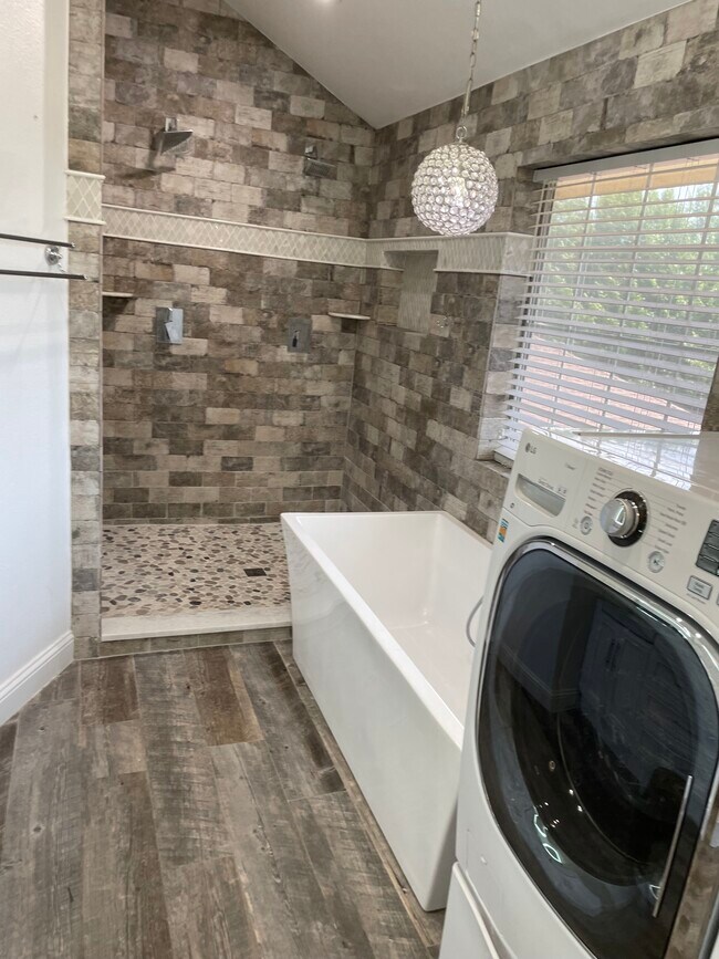 Master Bathroom With Washer & Dryer Combo - 6902 Wilhelmina Dr
