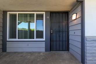 Building Photo - 1050 Meadow Lake Dr