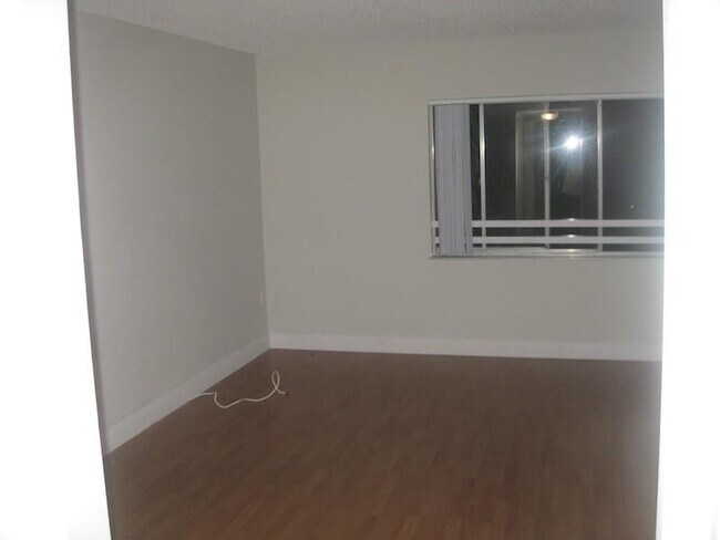 Building Photo - 711 N Pine Island Rd