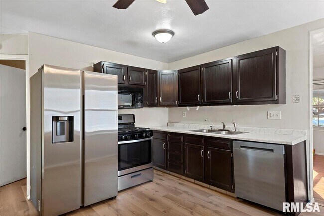 Building Photo - 400 Lexington Heights Dr