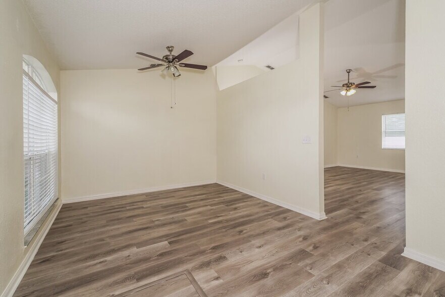 Building Photo - 7172 Summit Dr