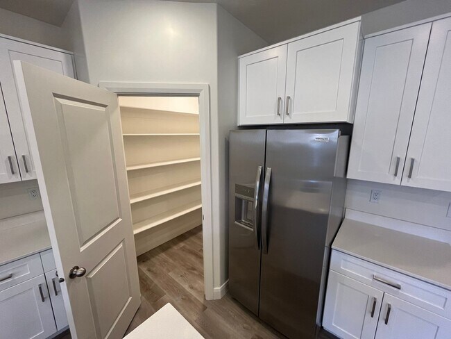 Building Photo - Azalea Beauty!