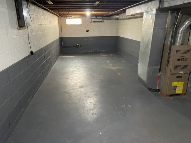 Building Photo - ONTARIO SCHOOLS - 2BR 1BA HALF DUPLEX!