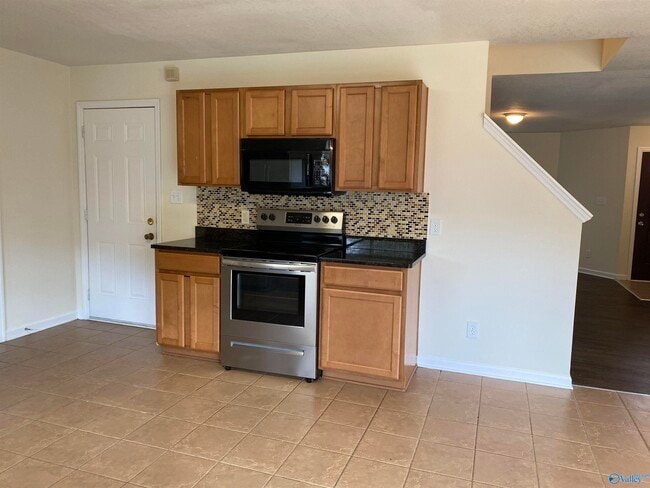 Building Photo - 3071 Lakeland Dr SW