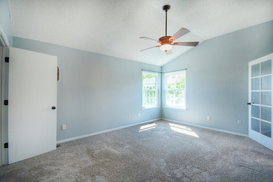 Building Photo - 1276 Canoe Creek Dr N