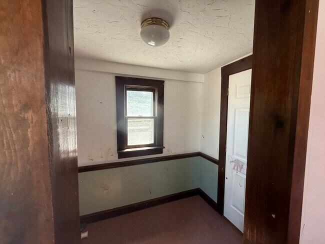 Building Photo - 182 E Main St