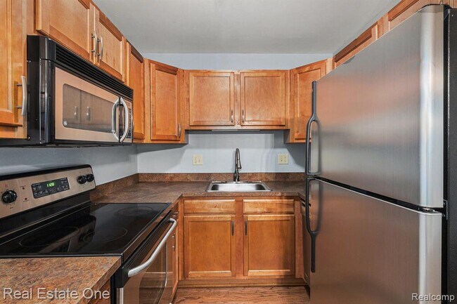 Building Photo - 2420 Parmenter Blvd