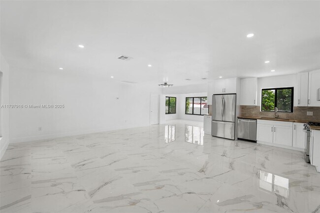 Building Photo - 1921 SW 84th Ct