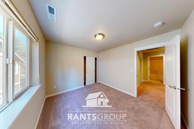 Building Photo - 4322 Dudley Dr NE