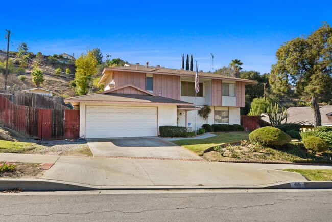 Building Photo - Stunning Mid-Century Modern Home with Pool...