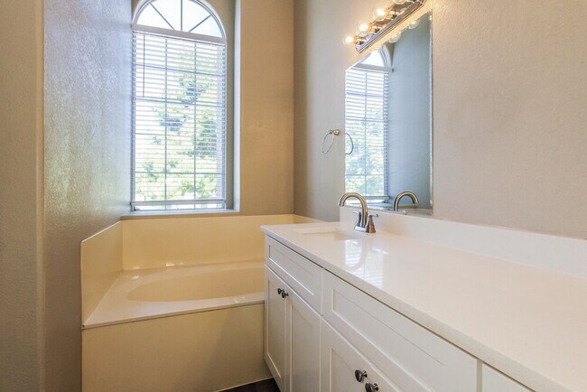 Building Photo - 6772 W Morrow Dr