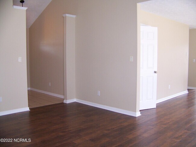 Building Photo - 105 Antler Dr