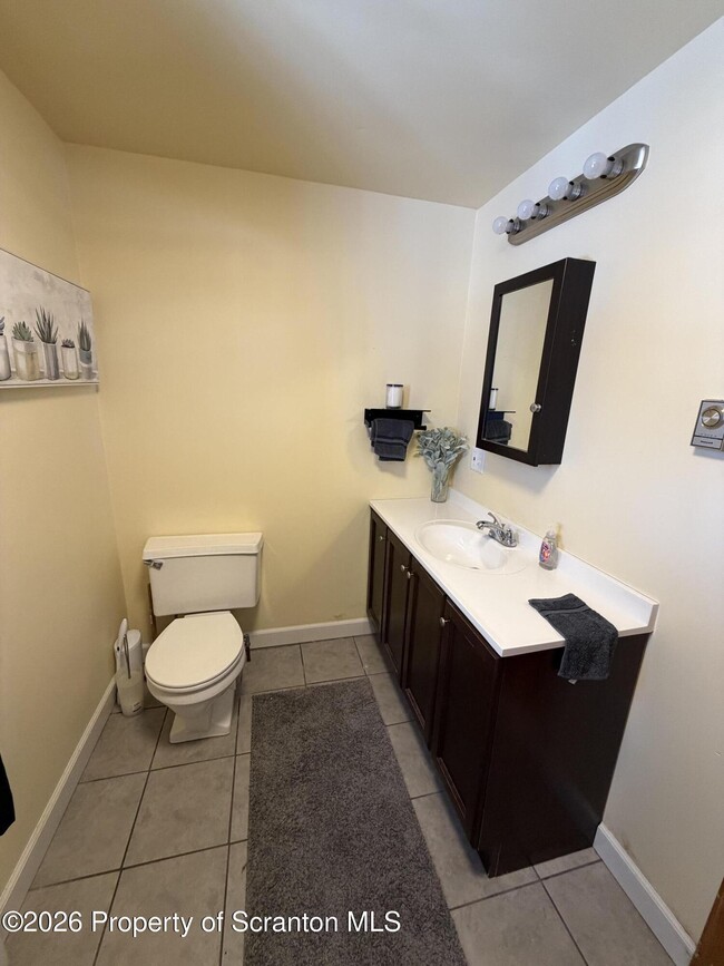 Building Photo - 711 Main St