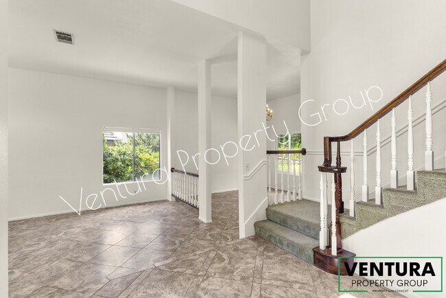 Building Photo - Spacious 4-Bed, 3-Bath Gem in Camarillo Heights