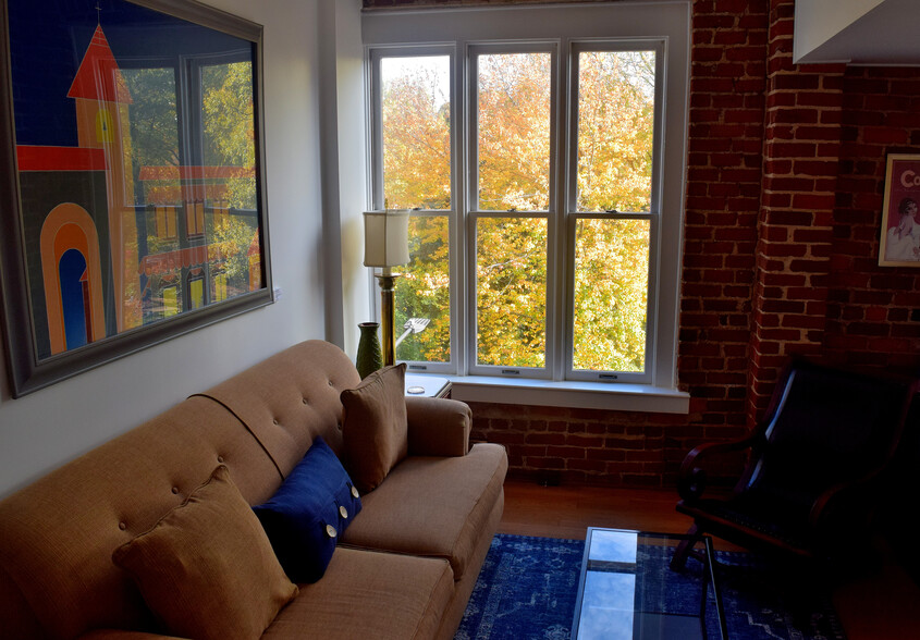 Living room sitting area - 229 N Poplar St